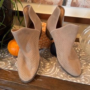 Women Lucky Brand leather bootie size 13